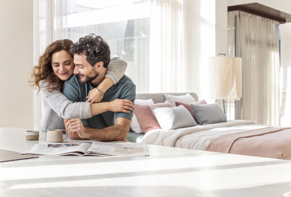 Couple à côté de Velda Imagine Fixe boxspring
